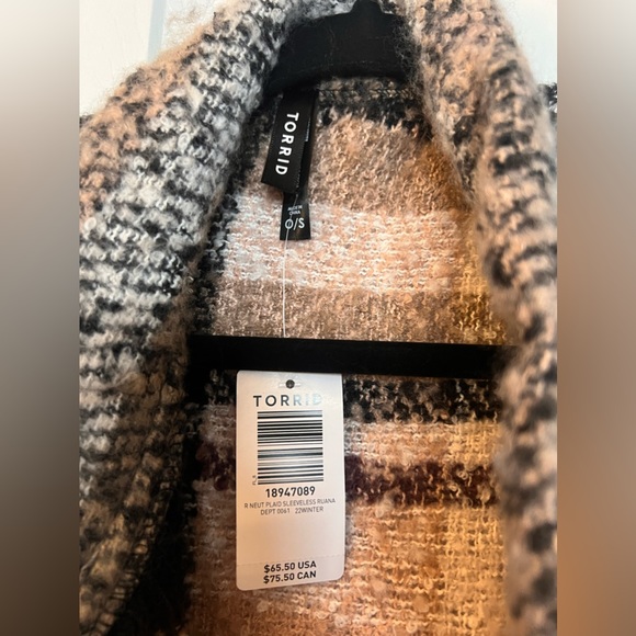 Plaid Sleeveless Ruana - Picture 3 of 3